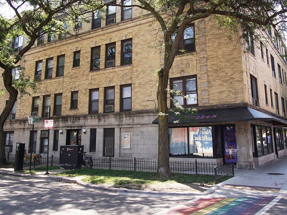 1st image of 755-57 W Cornelia Ave #98