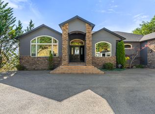 1921 NW Crown St, Grants Pass, OR 97526
