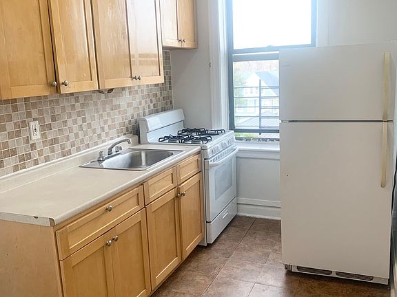3rd image of 11816 91st Ave APT D6