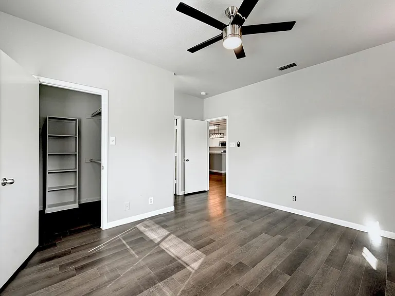3412A Speedway St — Photo 14