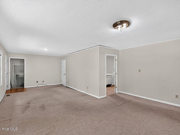 3rd image of 8206 Sidbury Road