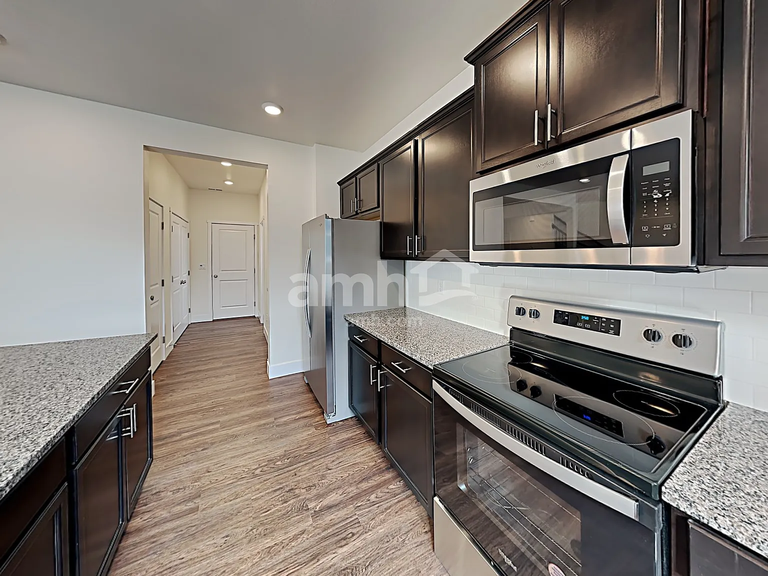 5 bed, 2.5 bath, 2124 sqft, $3,205 — Photo 3