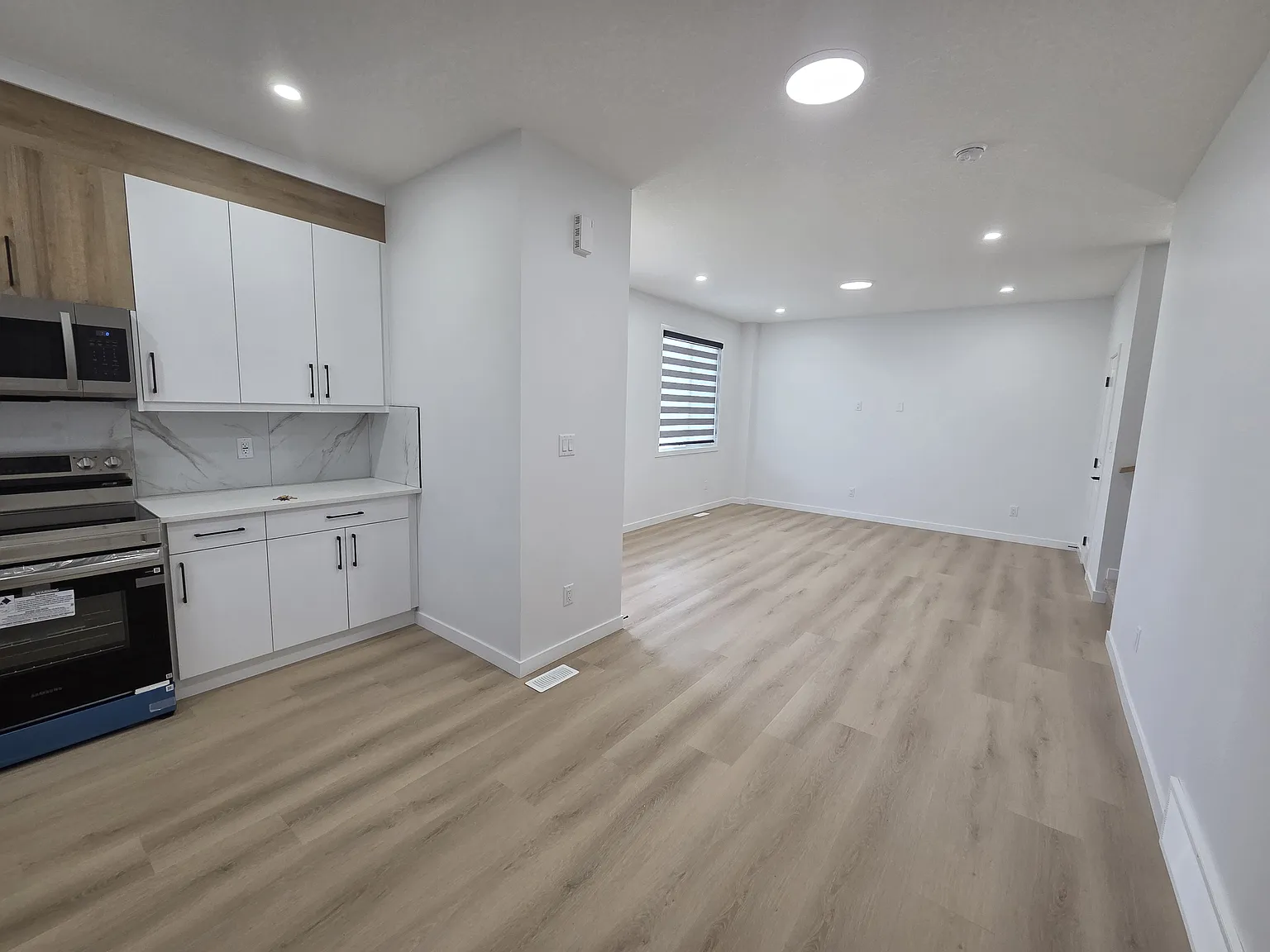 Main 1 — Photo 3