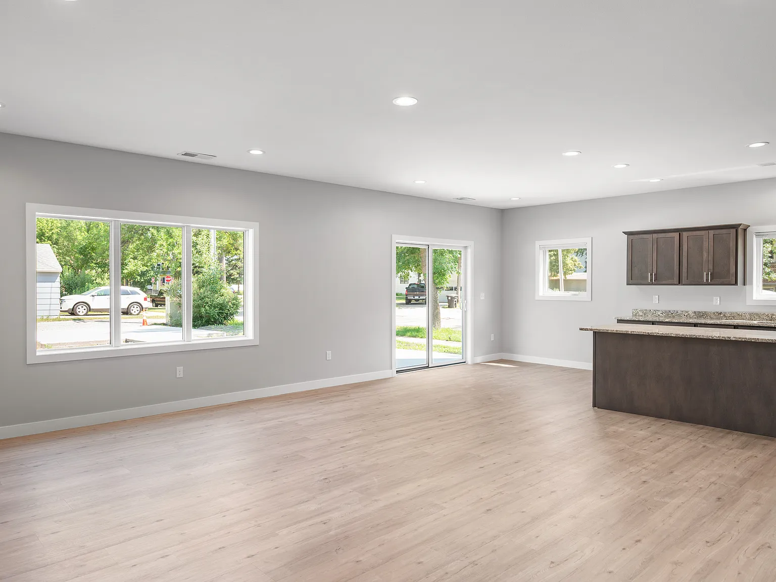 4 bed, 3.5 bath, 3963 sqft, $2,600 — Photo 2