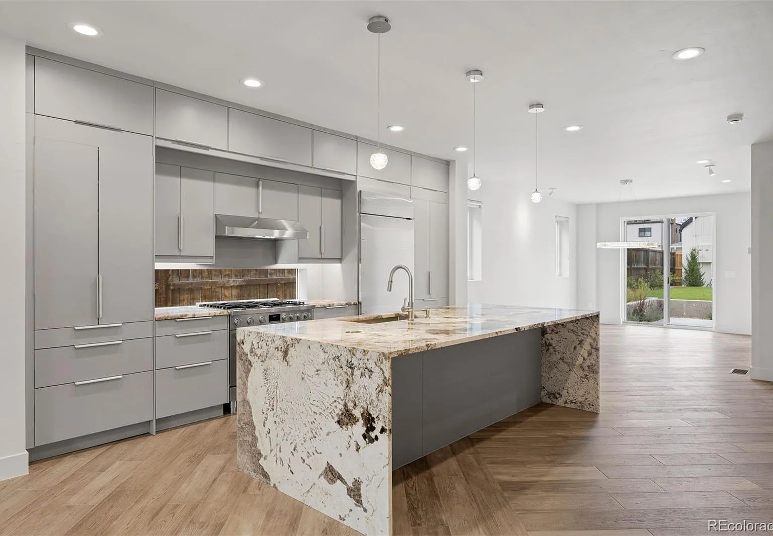 4 bed, 5.0 bath, 4004 sqft, $7,000 — Photo 4