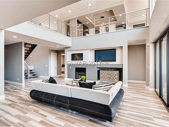 5th image of 921 Vegas View Dr