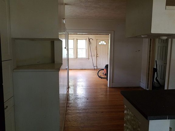 5th image of 738 S 32nd St