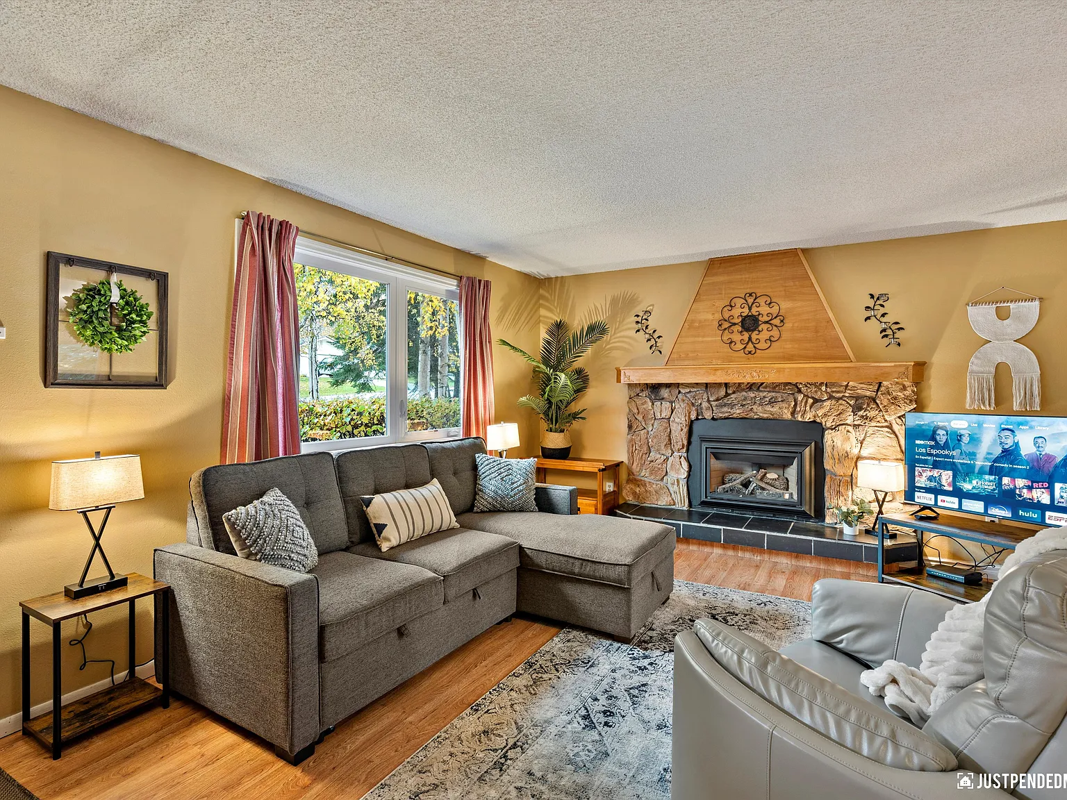 3 bed, 1200 sqft, $4,000 — Photo 2
