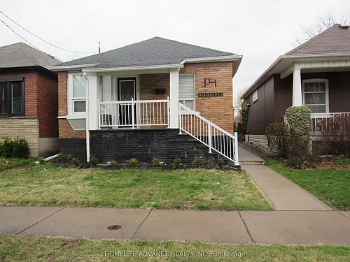 14 Graham Ave S Photo 1