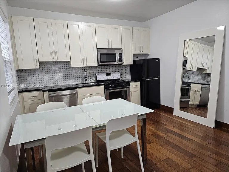 622 15th St #4 — Photo 9