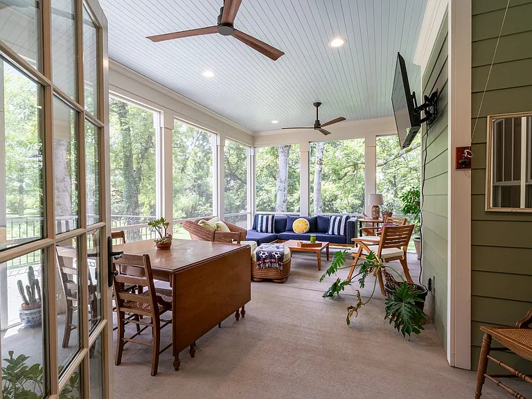 Screened-in porch