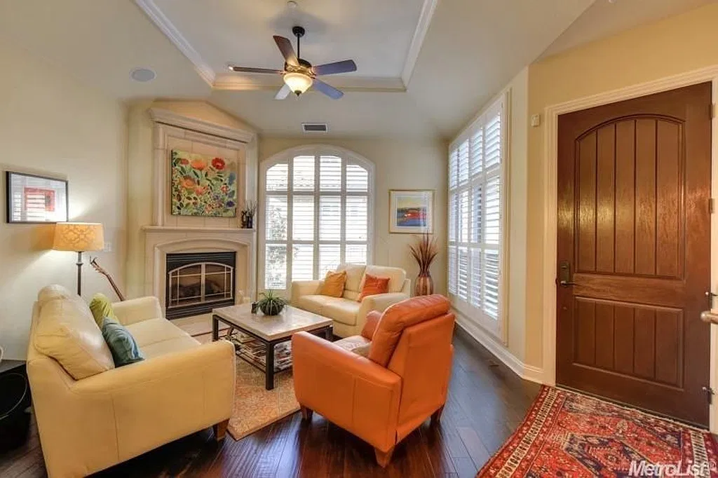 Executive Condo Rental — Photo 4