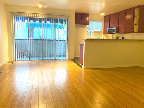 5th image of 18530 Hatteras St Unit 216