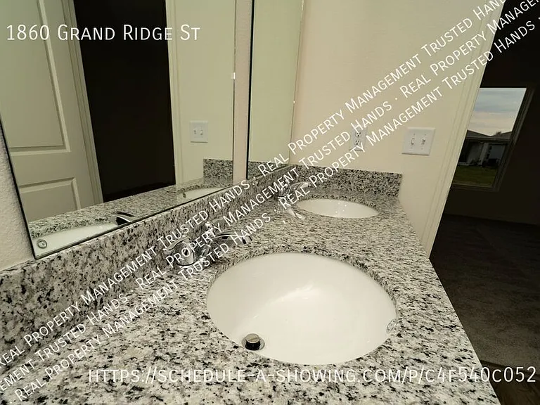 1860 Grand Rdg — Photo 10