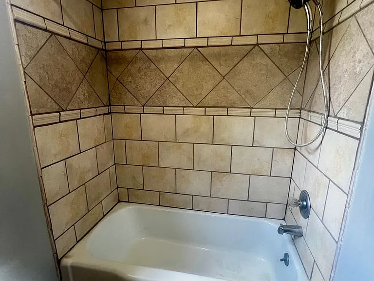 413 E Madison St — Photo 5
