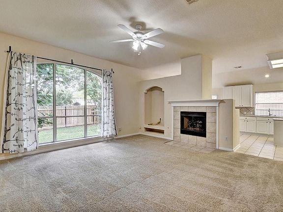 4th image of 1016 Savanna Ln