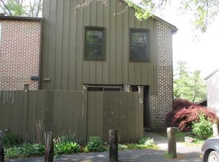 5 Club Ln, Reading, PA 19607