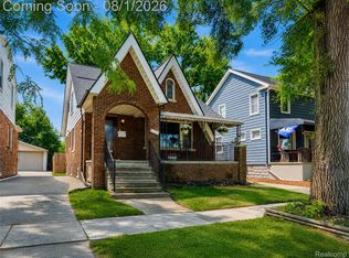 8090 Helen St, Center Line, MI 48015