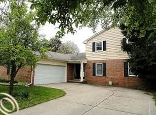 2433 Gemini Dr, Lake Orion, MI