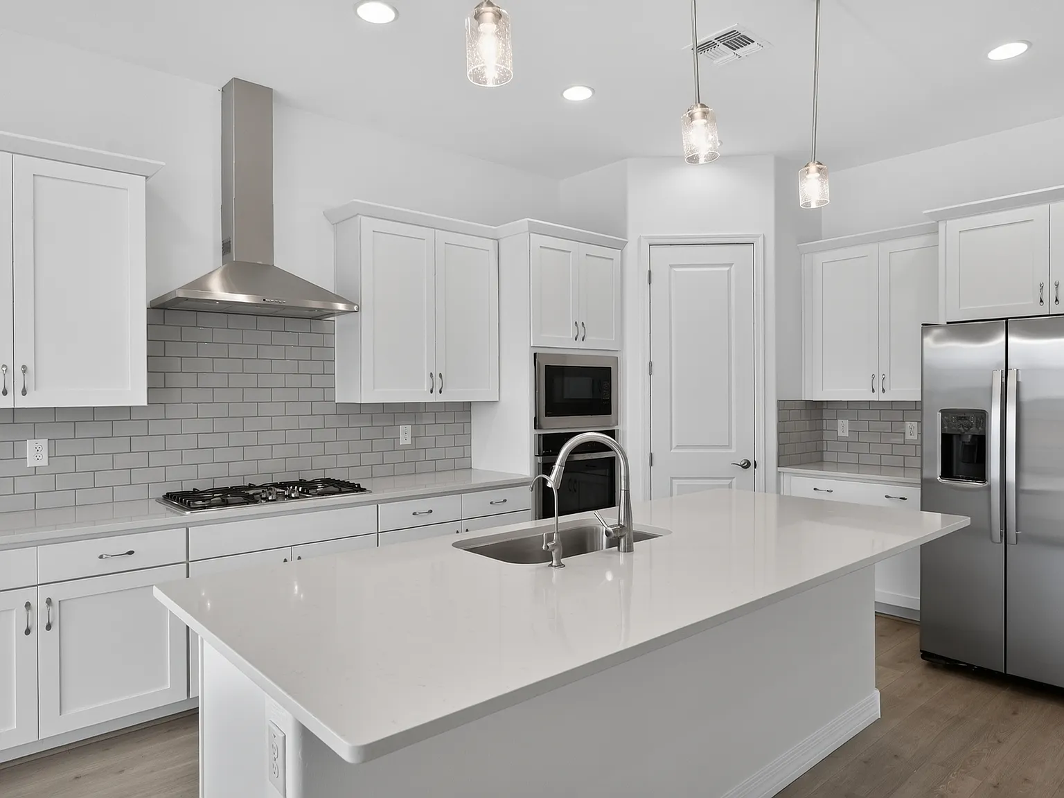 4 bed, 2480 sqft, $3,500 — Photo 2