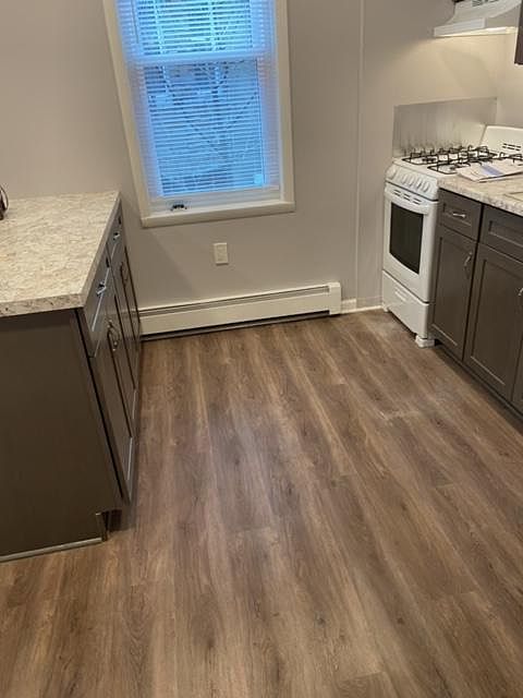 1st image of 4774 Richmond St Floor 2