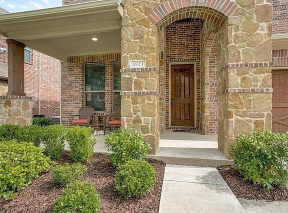 3rd image of 3921 Brook Wood Dr