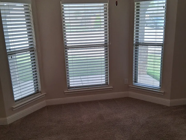 11109 Englewood Ave — Photo 13