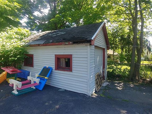 5th image of 302 Leroy Ave