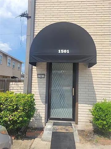 4 bed, 1.5 bath, 2200 sqft, $1,600 — Photo 1