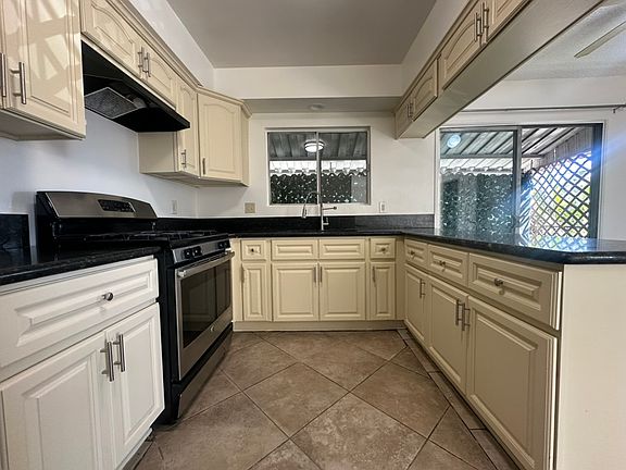 4th image of 13314 Cordary Ave