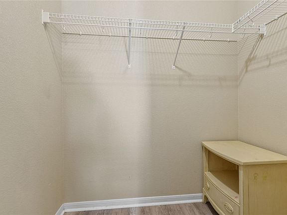 4th image of 1000 Imperial St