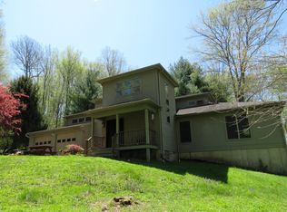 17 Pond Brook Rd, Newtown, CT 06470