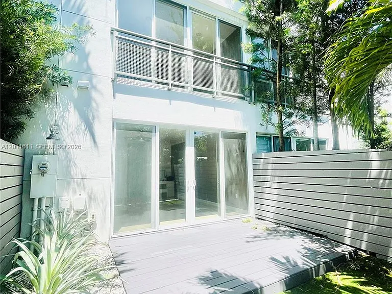 822 NE 19th Ave — Photo 8