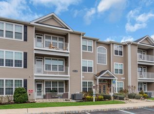 654 Saint Andrews Pl, Englishtown, NJ 07726