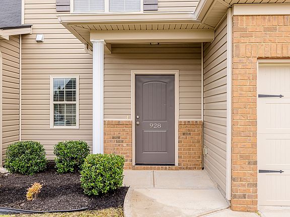 3rd image of 928 Erika Ln