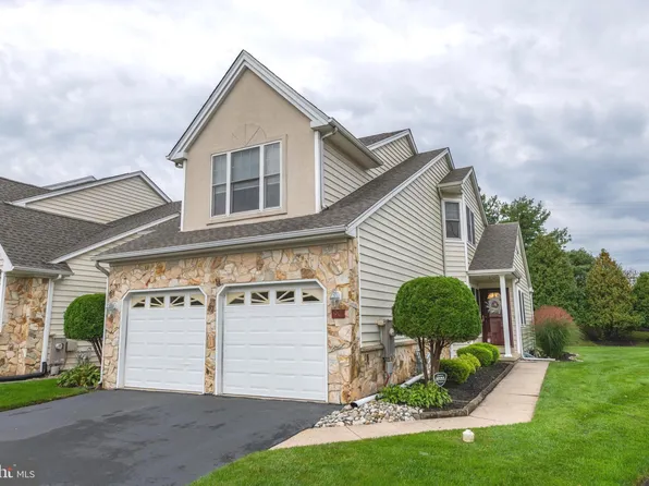 90 Grandview Dr, Ivyland, PA 18974