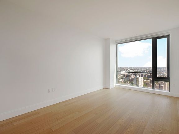 3rd image of 10 City Pt APT 31N