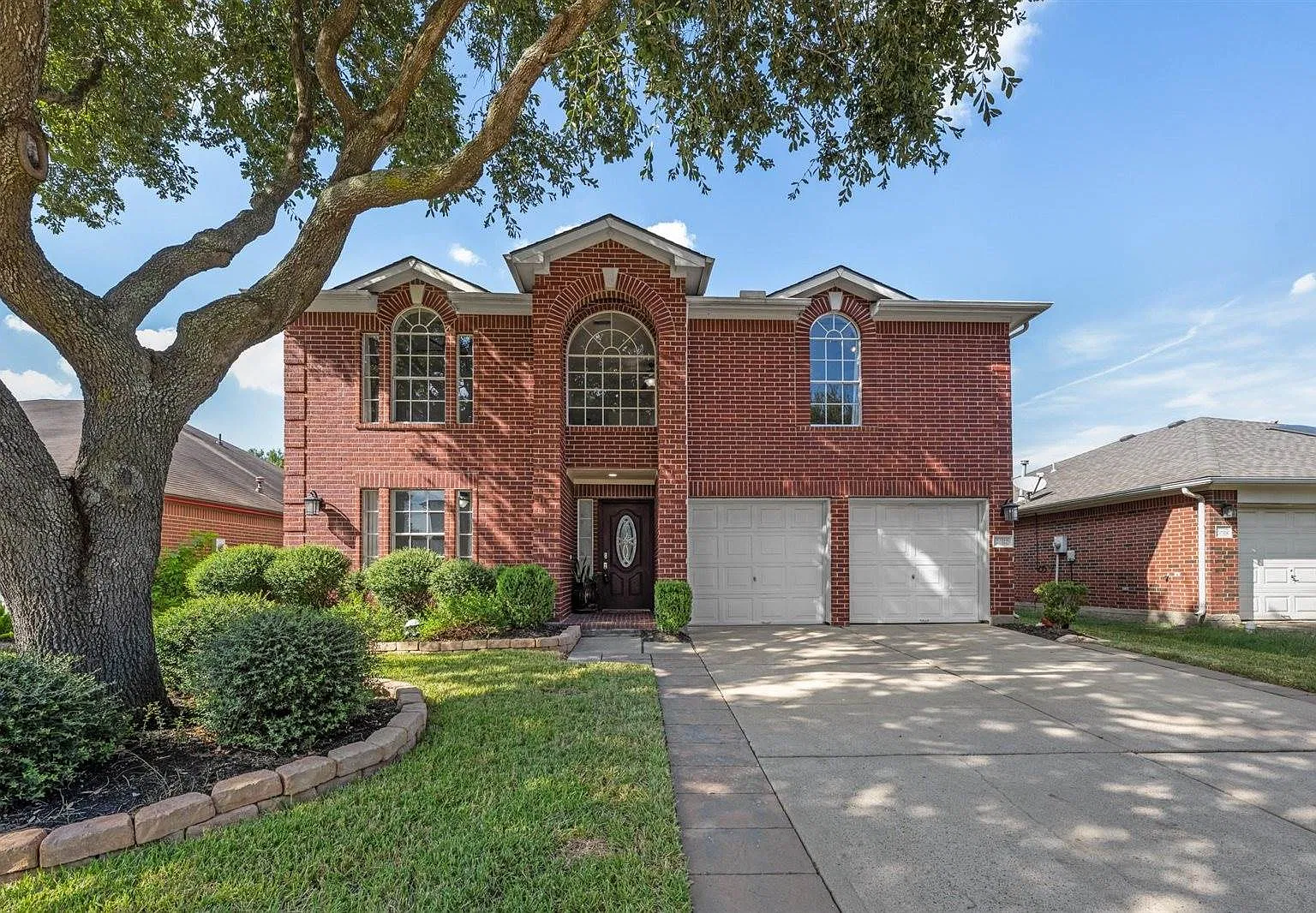 4 bed, 2.5 bath, 2480 sqft, $2,300 — Photo 1