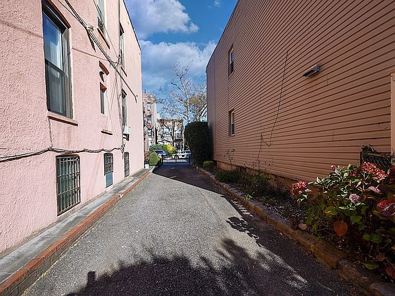 3rd image of 578 Ovington Ave