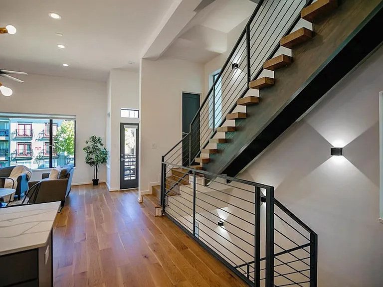 Memorial Heights Dr — Photo 14