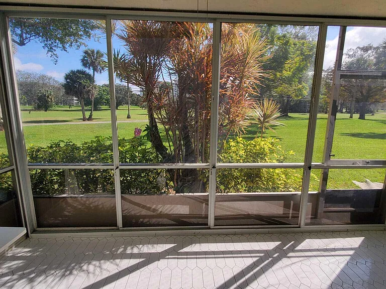 3800 Oaks Clubhouse Dr #112 — Photo 19