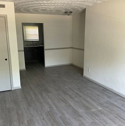 2nd image of 2905 Llewellyn Ave #2