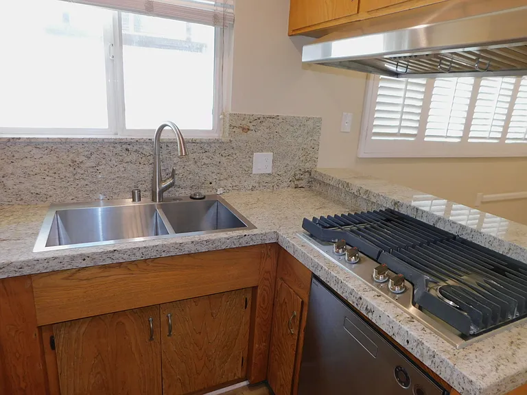4325 Mammoth Ave #5 — Photo 12