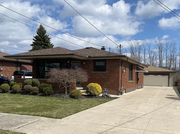 2623 Fairway Dr, Niagara Falls, NY 14305