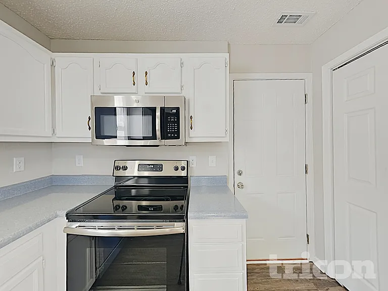 7321 Kimble Dr — Photo 5