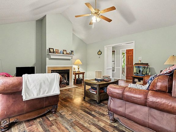 2nd image of 204 Springwood Pl