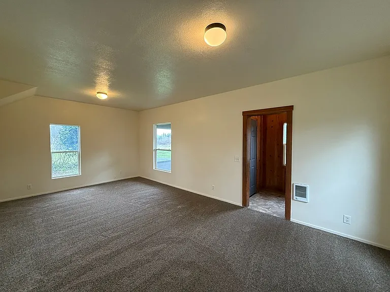 1133 Irvington Dr — Photo 5