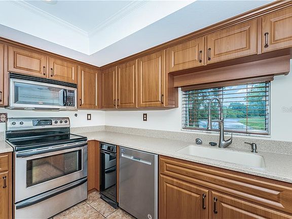 5th image of 90 Balsam Dr