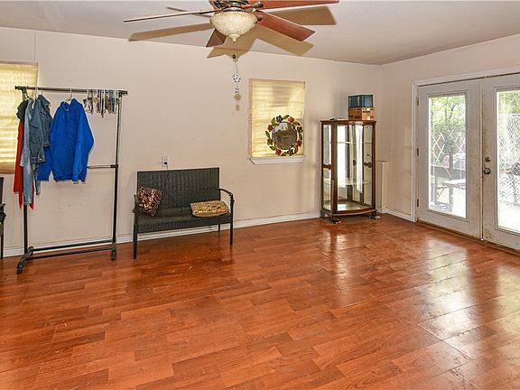 4th image of 617 S 10th St
