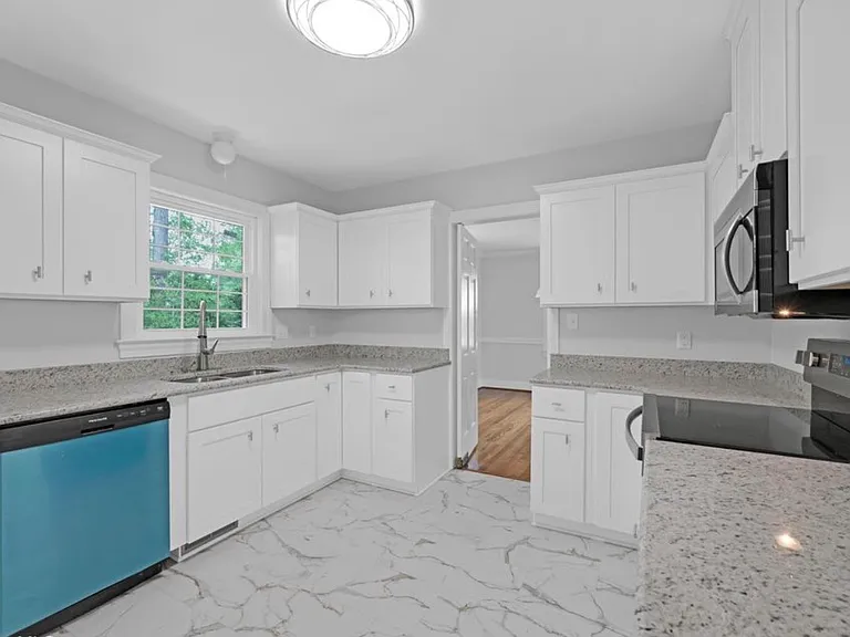 306 Granville Dr — Photo 13